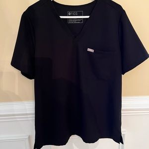 Women’s scrub top XL.